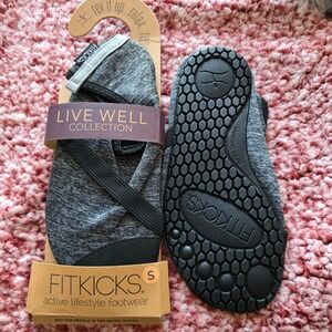FitKicks Black Water Yoga Beach Lifestyle Rubber Sole Shoes Women's Sm 5-6.5 NEW